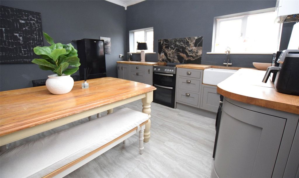 Property photo 2 of 13 Picture No. 21