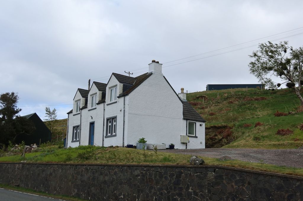 Property photo 2 of 52