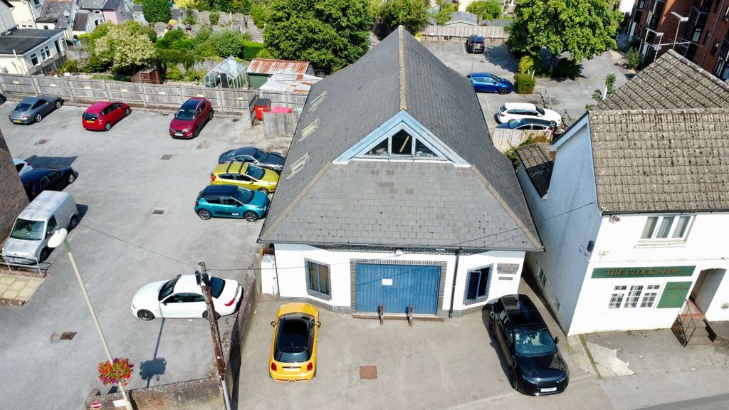 Property photo 2 of 12 Picture No. 10