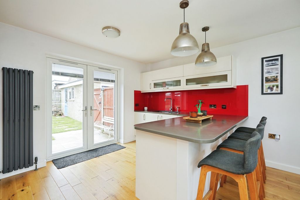 Property photo 3 of 26 Pbox-Img.Jpg