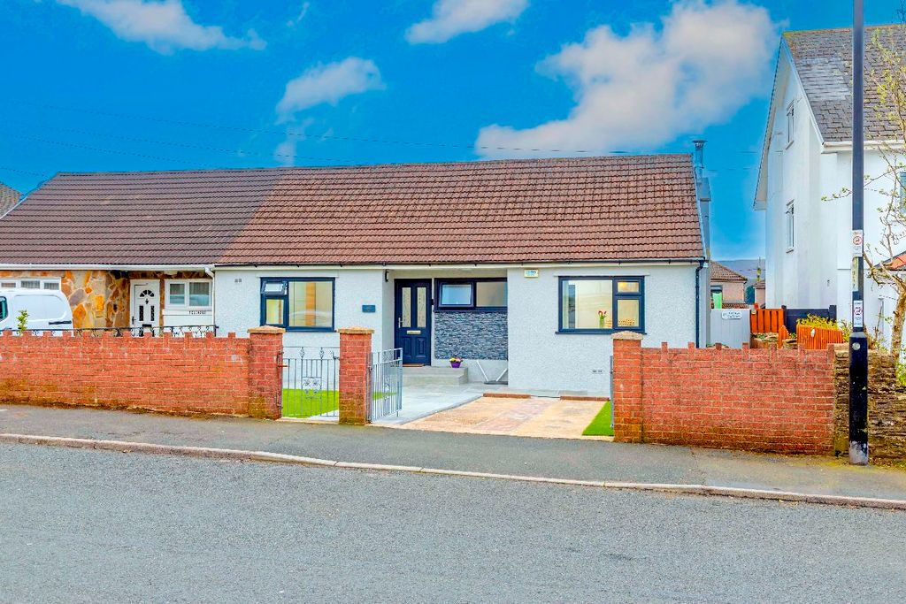 Property photo 1 of 37