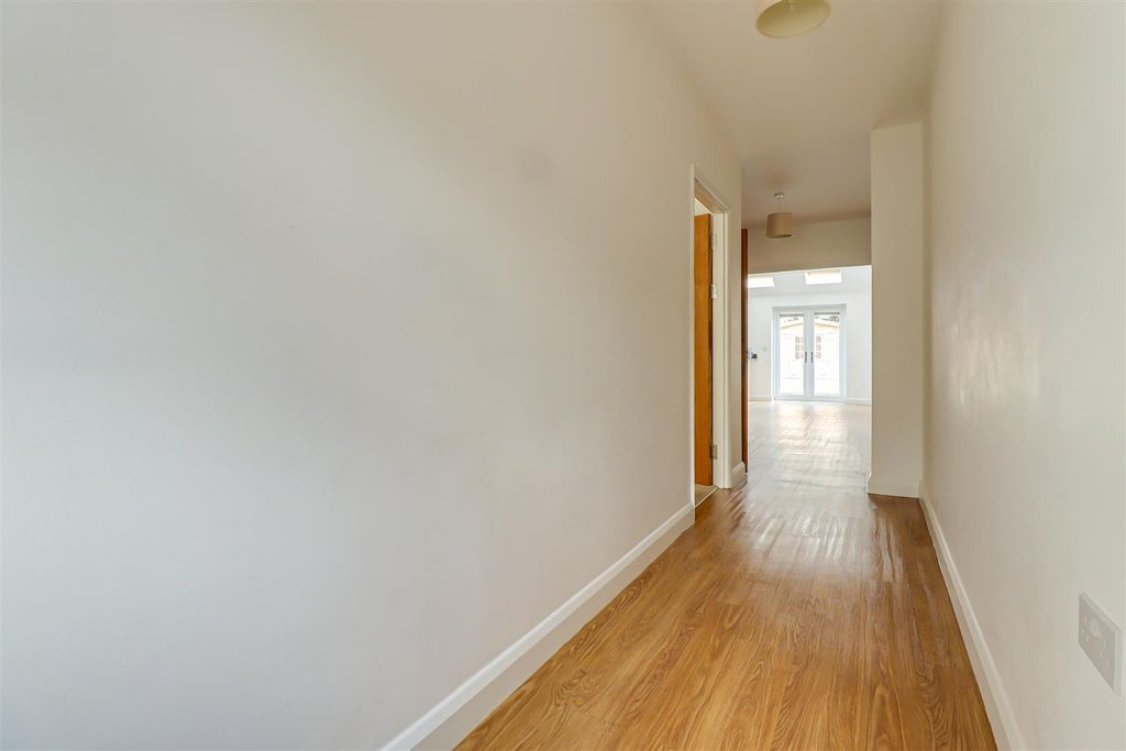 Property photo 3 of 33