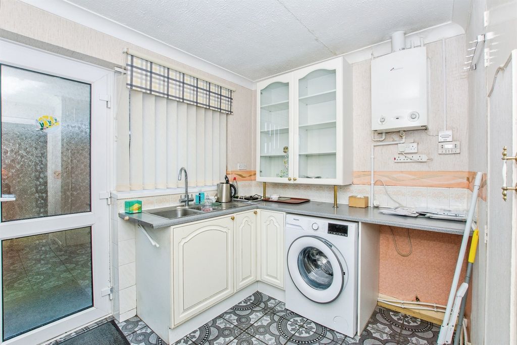 Property photo 2 of 16