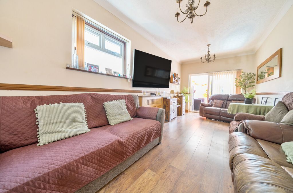 Property photo 3 of 14 1359205-16-68d54d...