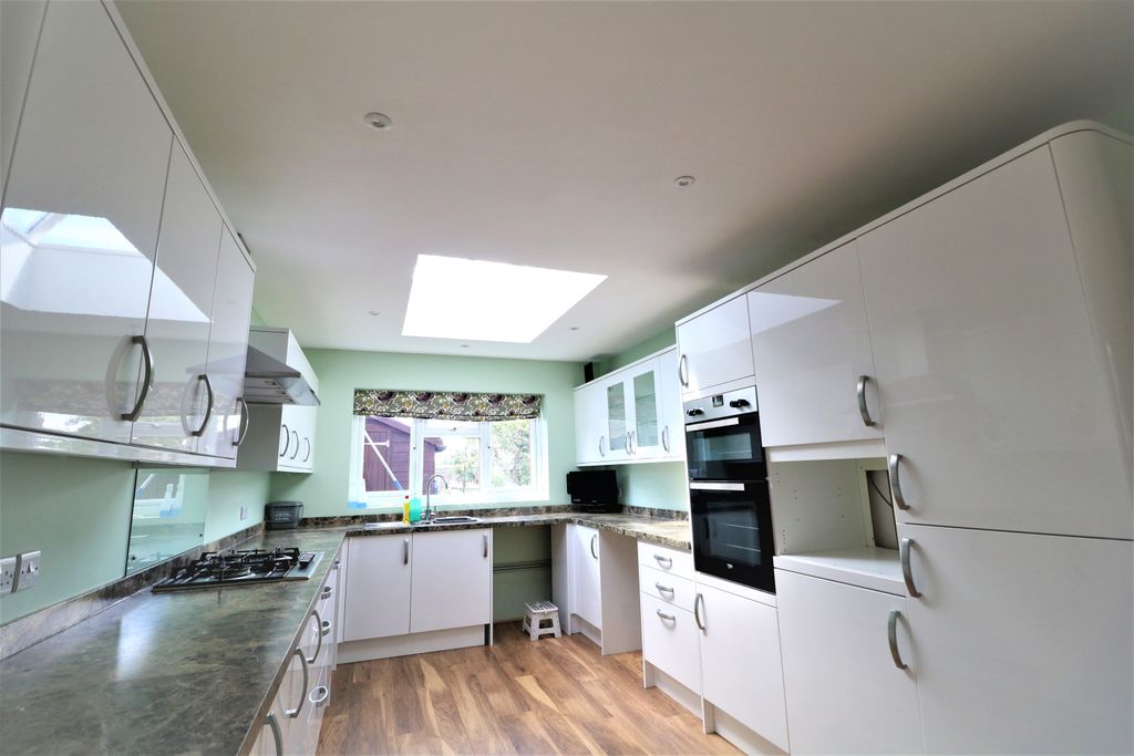 Property photo 2 of 11 Kitchen