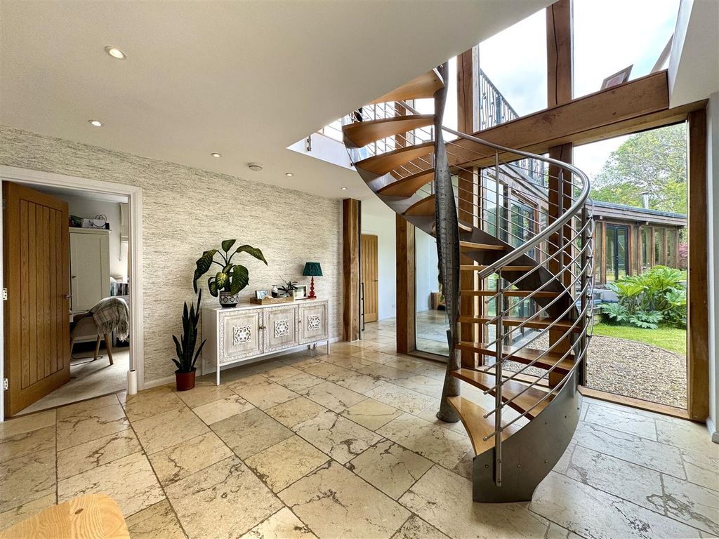 Property photo 3 of 29 Hallway Spiral.Jpg