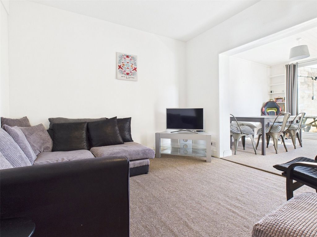 Property photo 2 of 28 Lounge