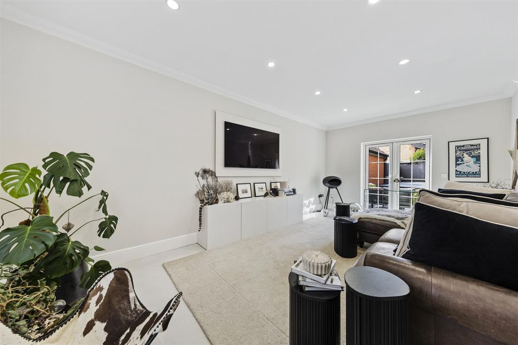 Property photo 2 of 43 8Chainbridgectweb18.Jpg