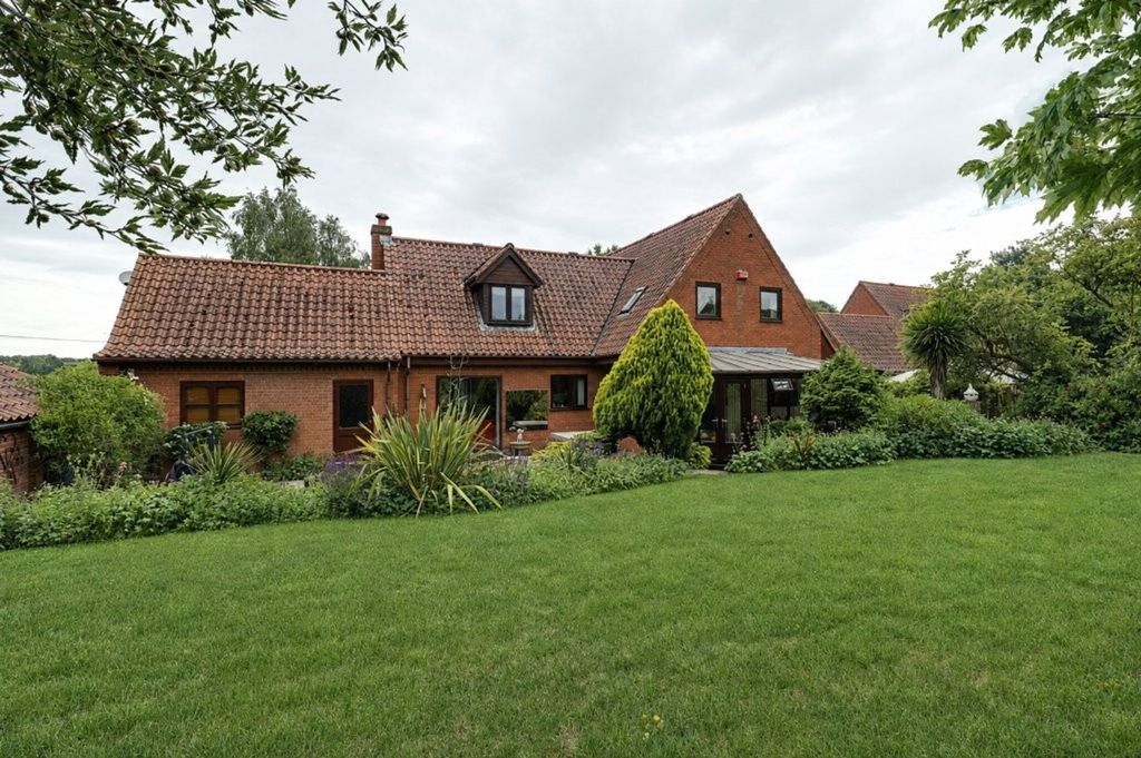 Property photo 1 of 27