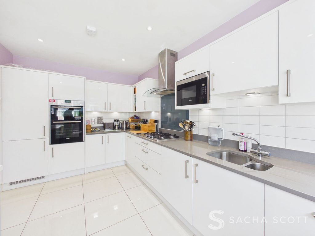 Property photo 3 of 33 Kitchen