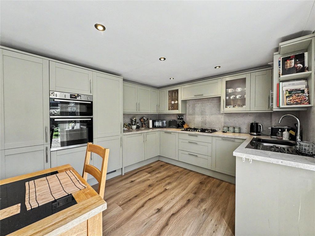Property photo 3 of 16 Picture No. 11