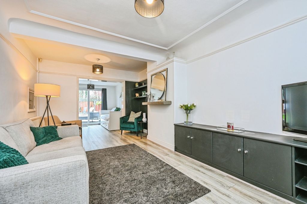 Property photo 3 of 17 Pbox-Img.Jpg