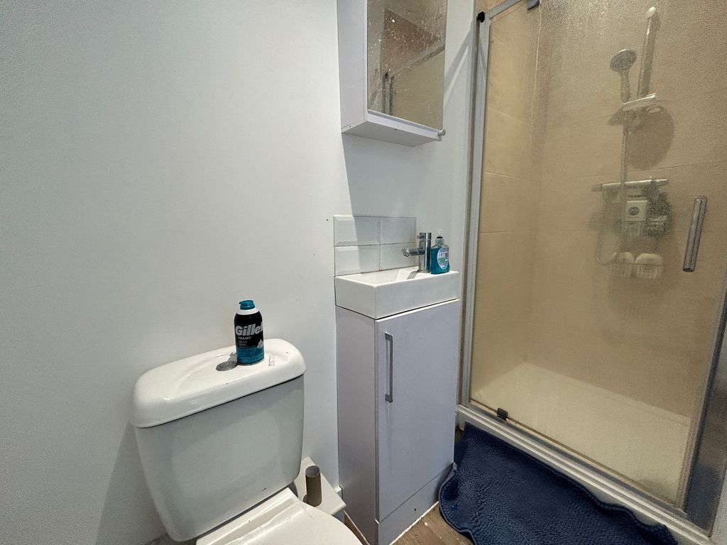 Property photo 2 of 6 Bedroom 3 Ensuite