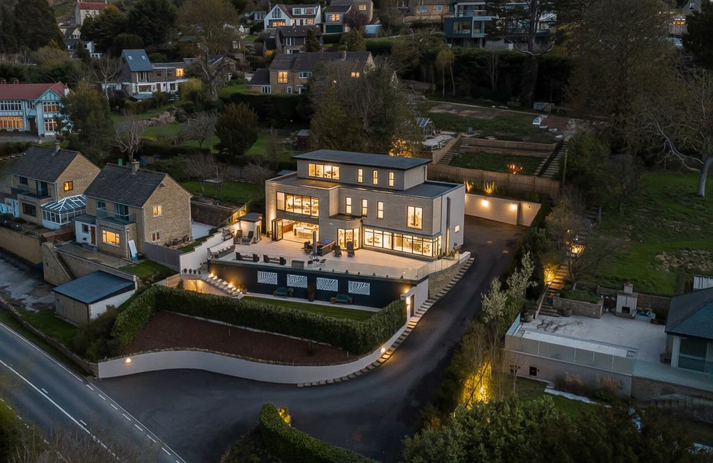 Property photo 1 of 47 Night Shot