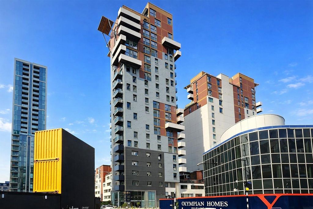 Property photo 1 of 12 Mastmaker Road London, E14 For Sale By Barrain Lon