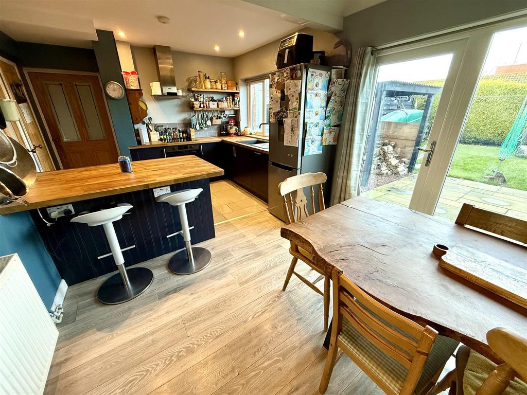 Property photo 3 of 15 Kitchen