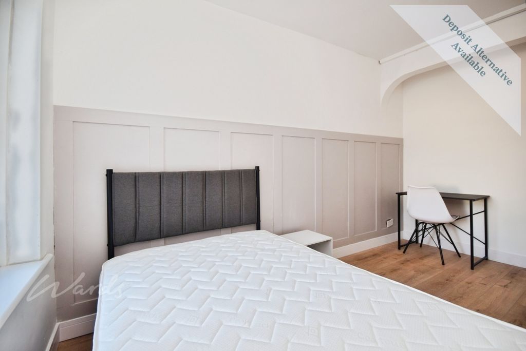 Property photo 3 of 7 Room 2