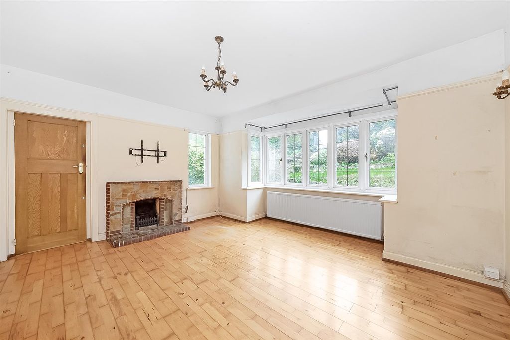 Property photo 3 of 22 Lounge