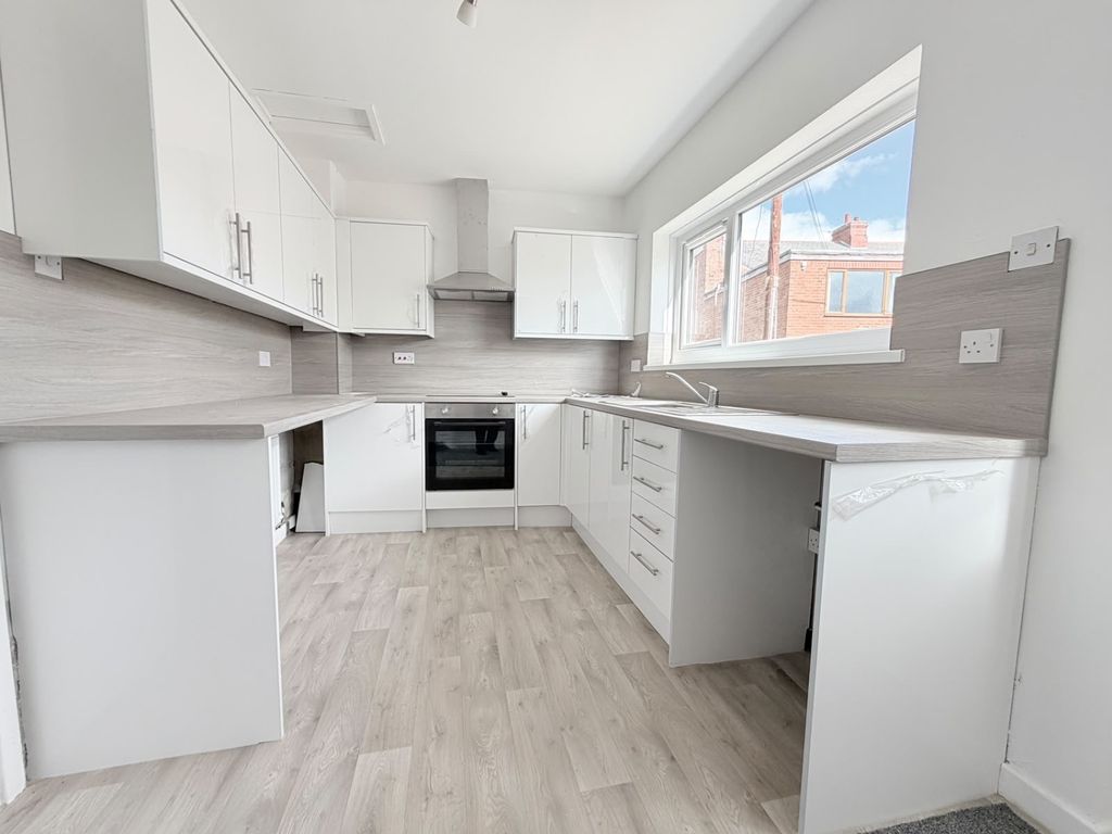 Property photo 3 of 12 Eaa83548-343A-4088-B2E4-1A3A081B397d