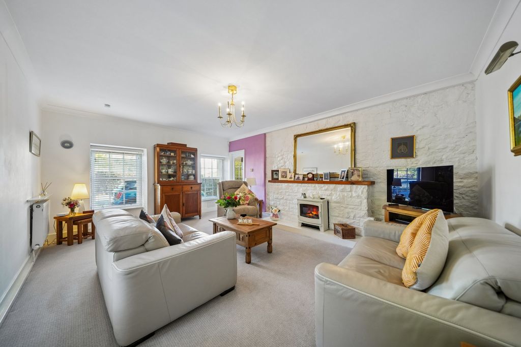 Property photo 2 of 36 Picture No. 05