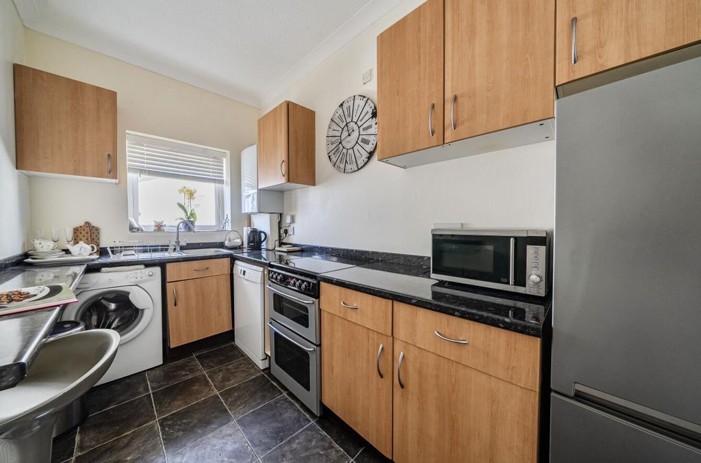 Property photo 3 of 20 1435697-10-69Cbc35575745.Jpg