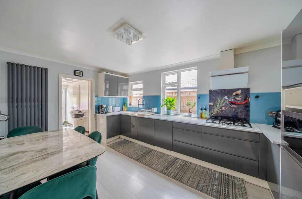 Property photo 2 of 23 1515995-22-6A998d...