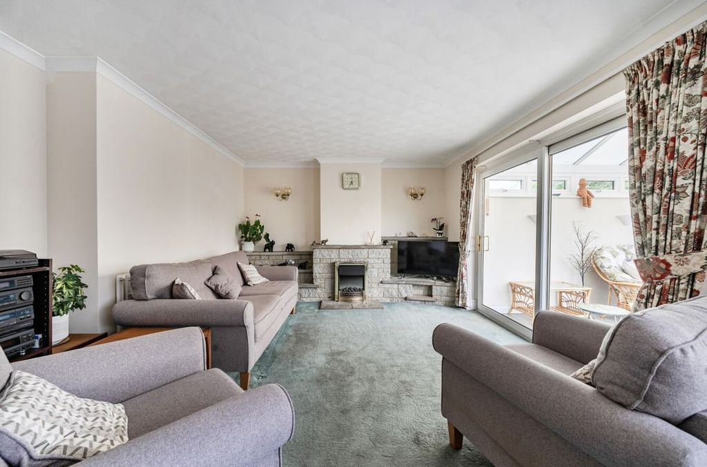 Property photo 2 of 11 15118538