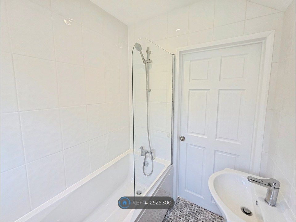 Property photo 2 of 13 Bathroom