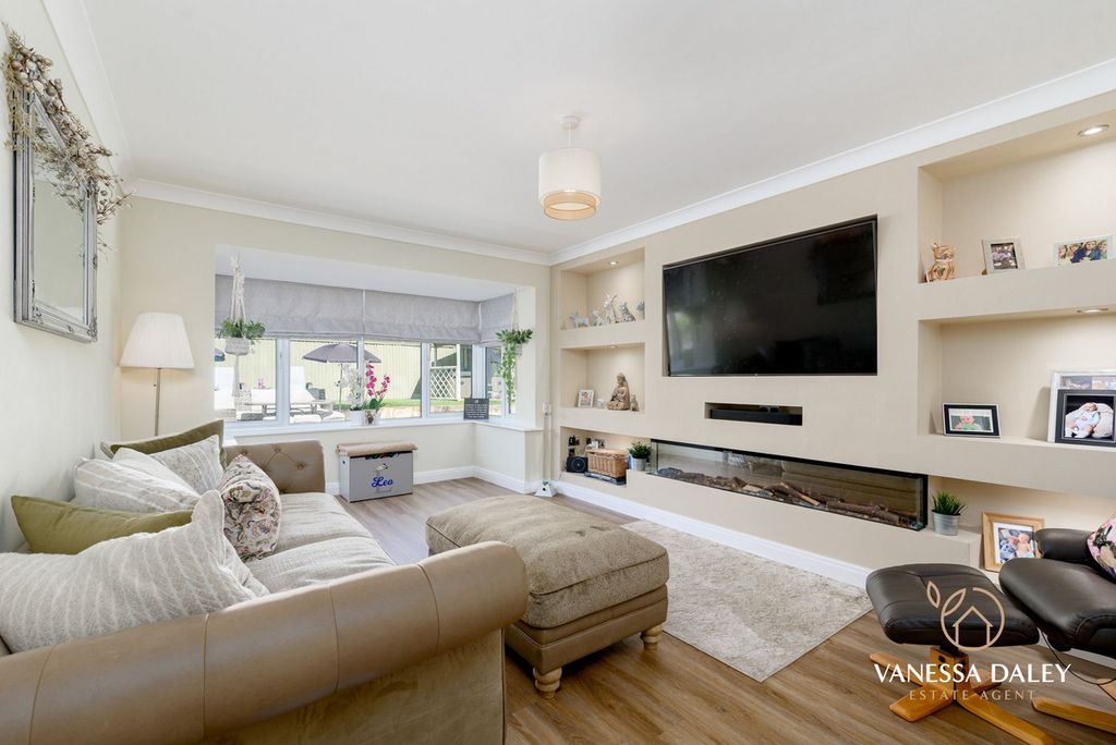 Property photo 2 of 39