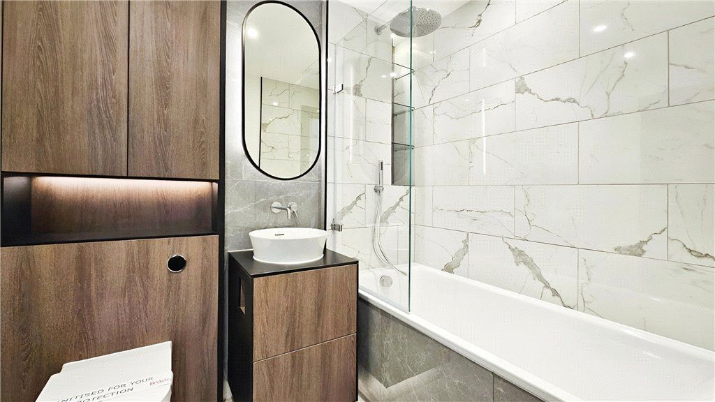 Property photo 2 of 15 Bathroom