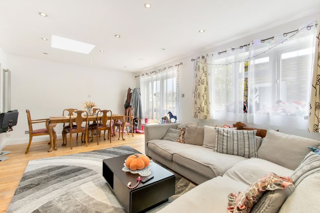Property photo 1 of 17