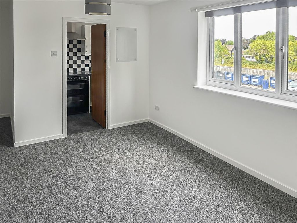 Property photo 3 of 10 6_61959.Jpg