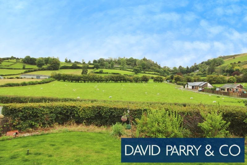 Property photo 2 of 15 Spacious Detached Bungalow