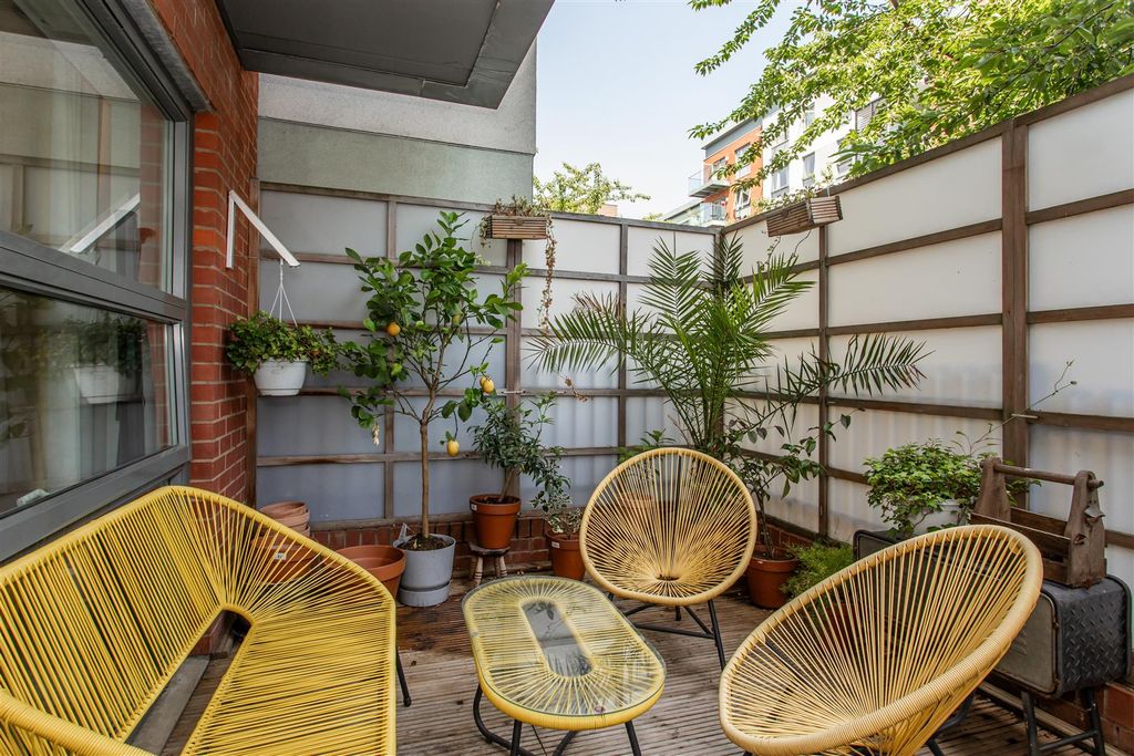 Property photo 2 of 15 Private Rear Garden
