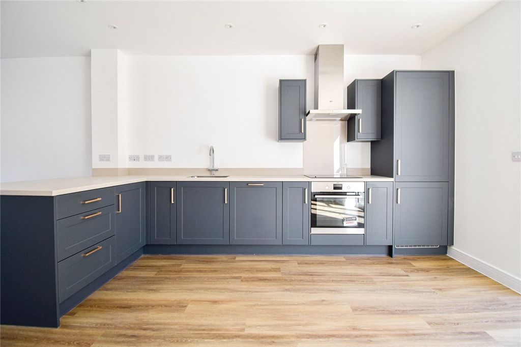 Property photo 2 of 17 Picture No. 14