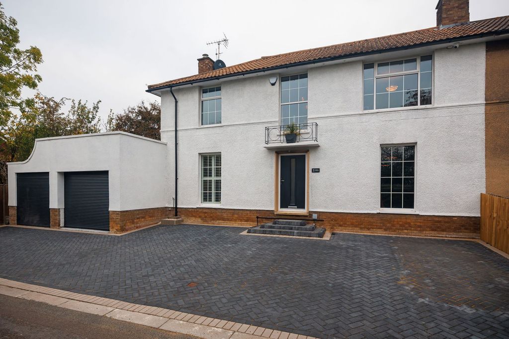 Property photo 1 of 28