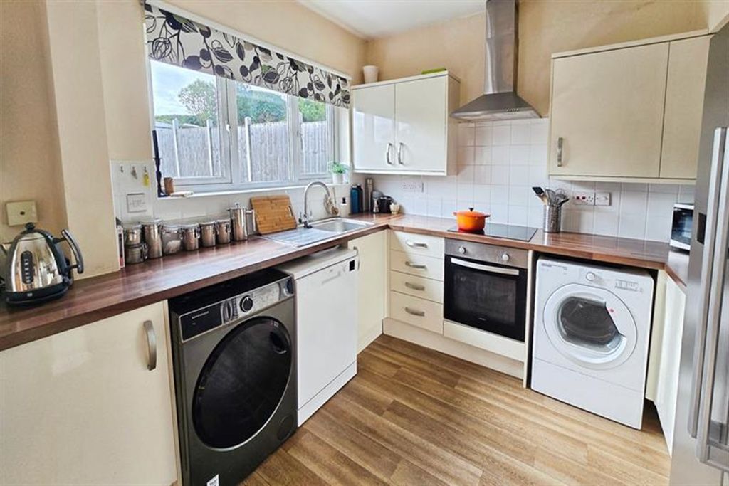 Property photo 2 of 12 (Main)