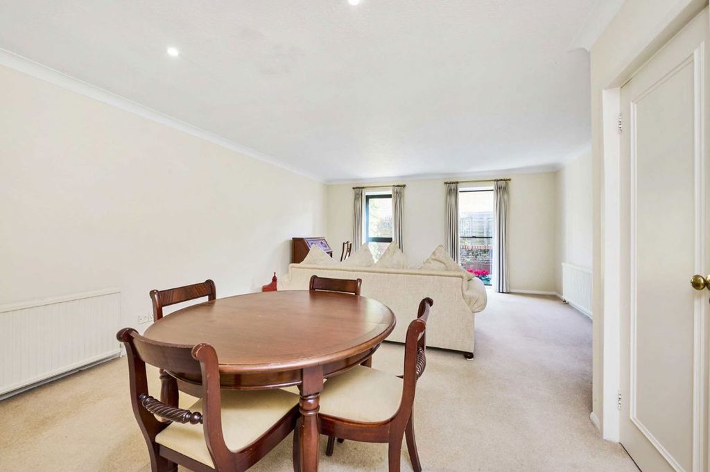 Property photo 3 of 8