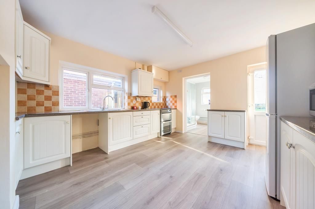 Property photo 2 of 9 Kitchen