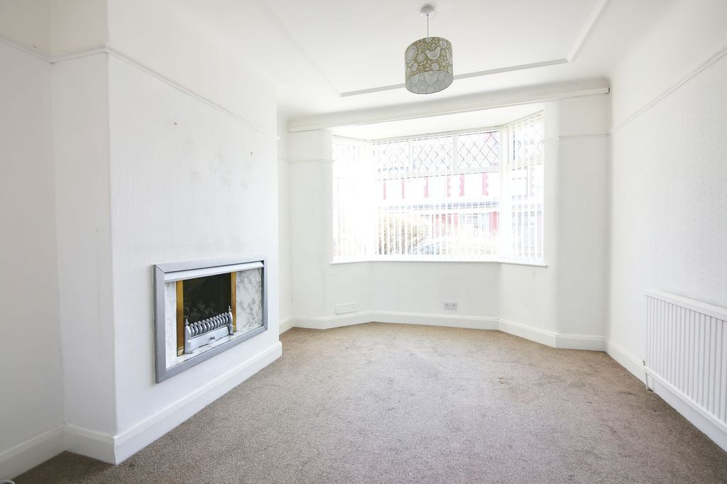 Property photo 3 of 11 Living Room