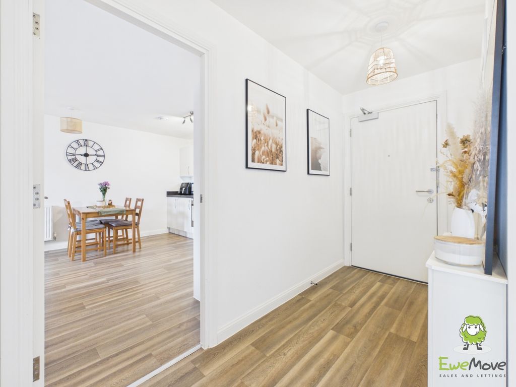 Property photo 2 of 13 Ewemove Estate Agents Basingstoke