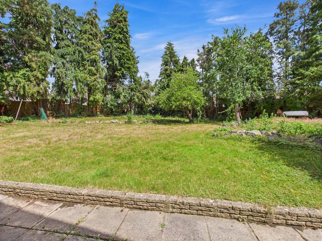 Property photo 2 of 18 Garden