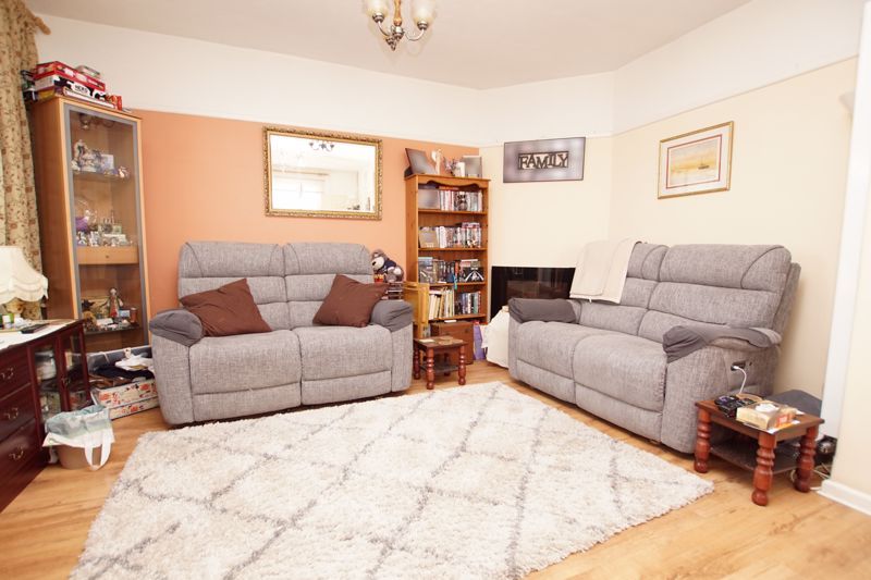 Property photo 3 of 16 Lounge