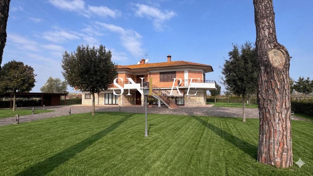 Property photo 2 of 39