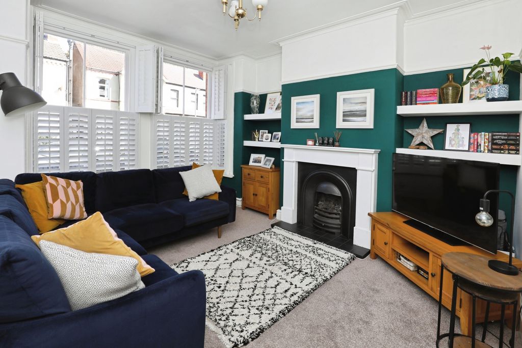 Property photo 3 of 15