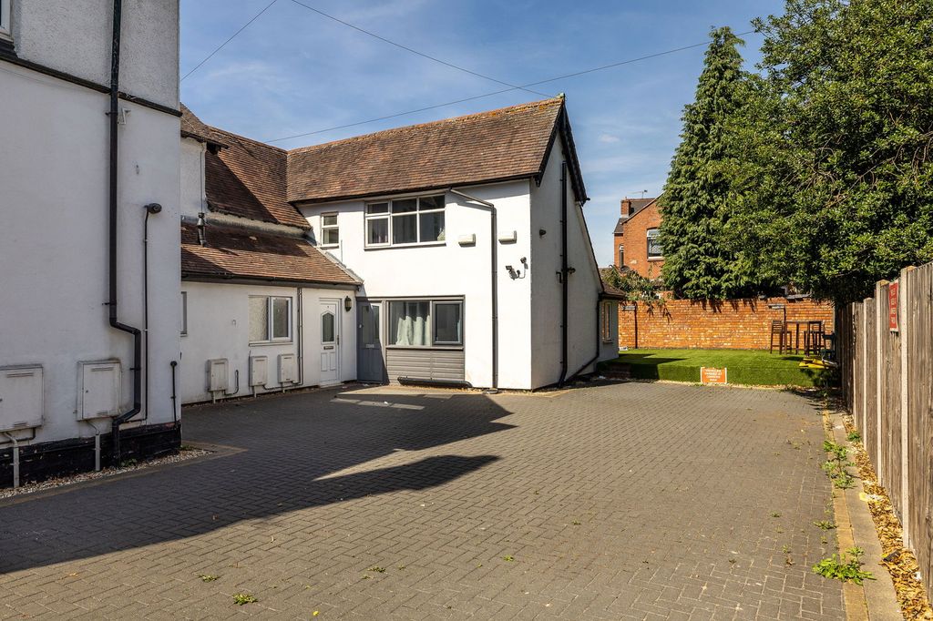 Property photo 2 of 48