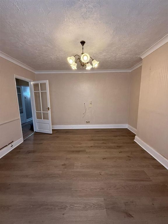 Property photo 3 of 18 3.Jpg