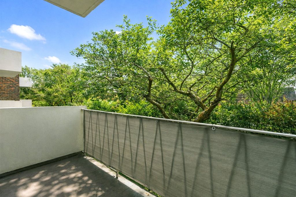 Property photo 2 of 14 Picture No. 32