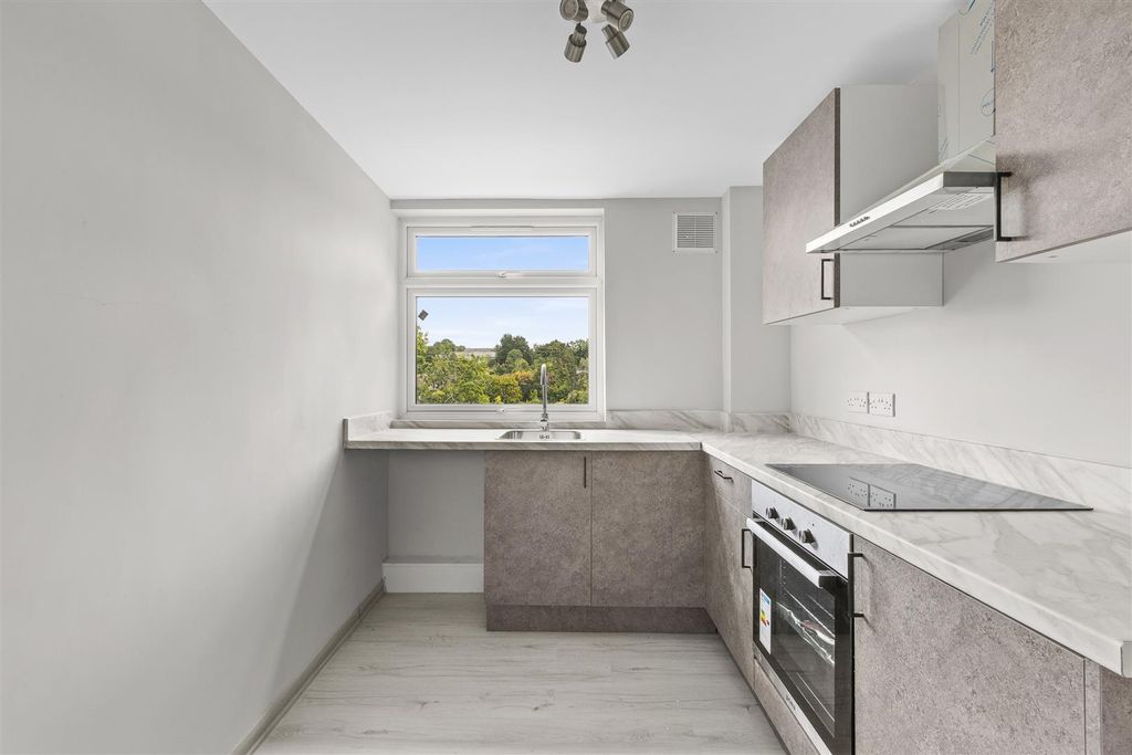 Property photo 3 of 6 Kitchen
