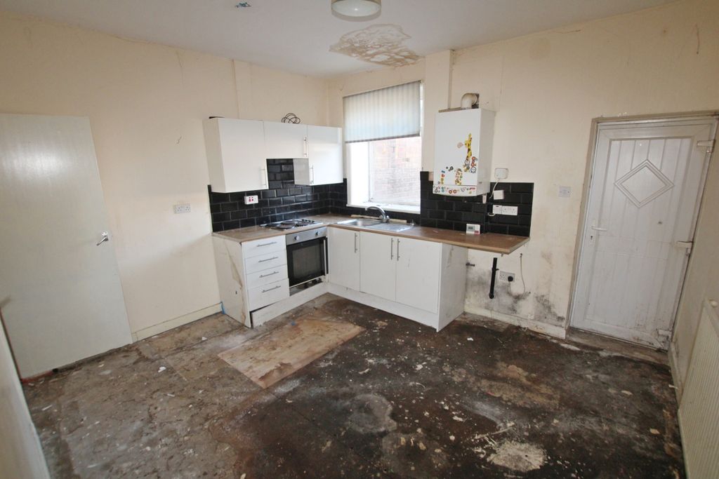 Property photo 3 of 9 3